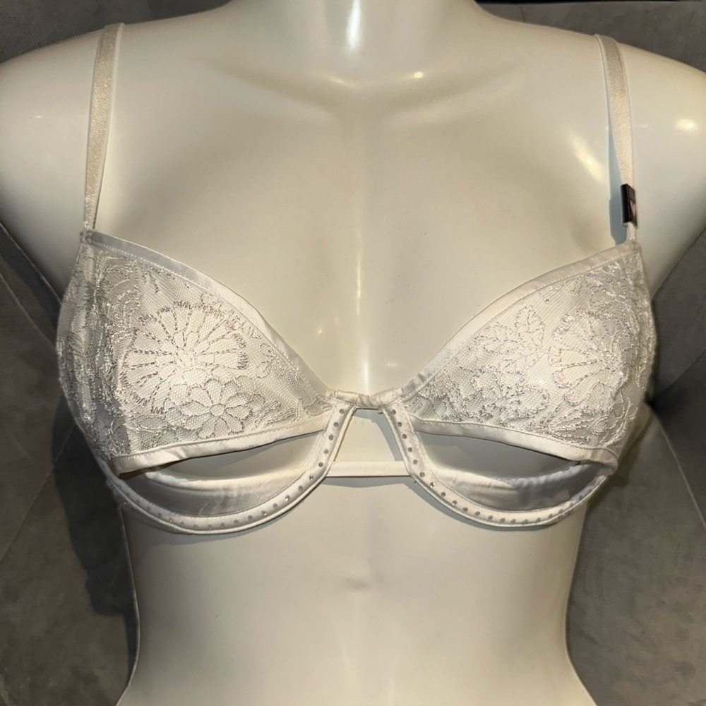 NEW Victoria's Secret White Lace Underwire Bra